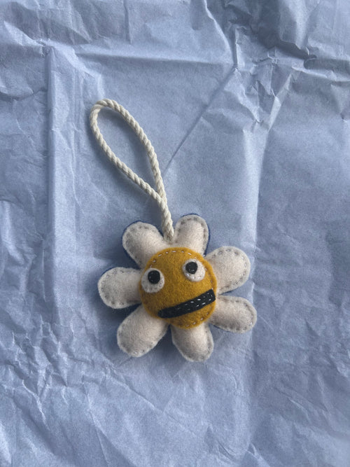 Daisy charm